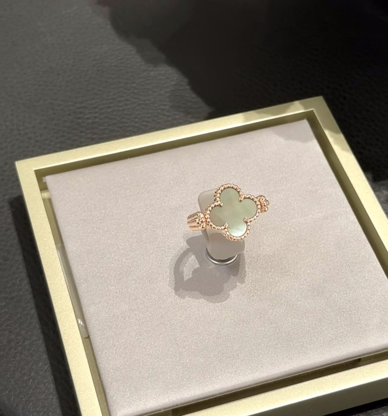[Perla Lux]CLOVER RIVERSIBLE GREY MOP RING