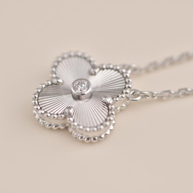 [Perla Lux]CLOVER  15MM DIAMOND LASER NECKLACE SILVER