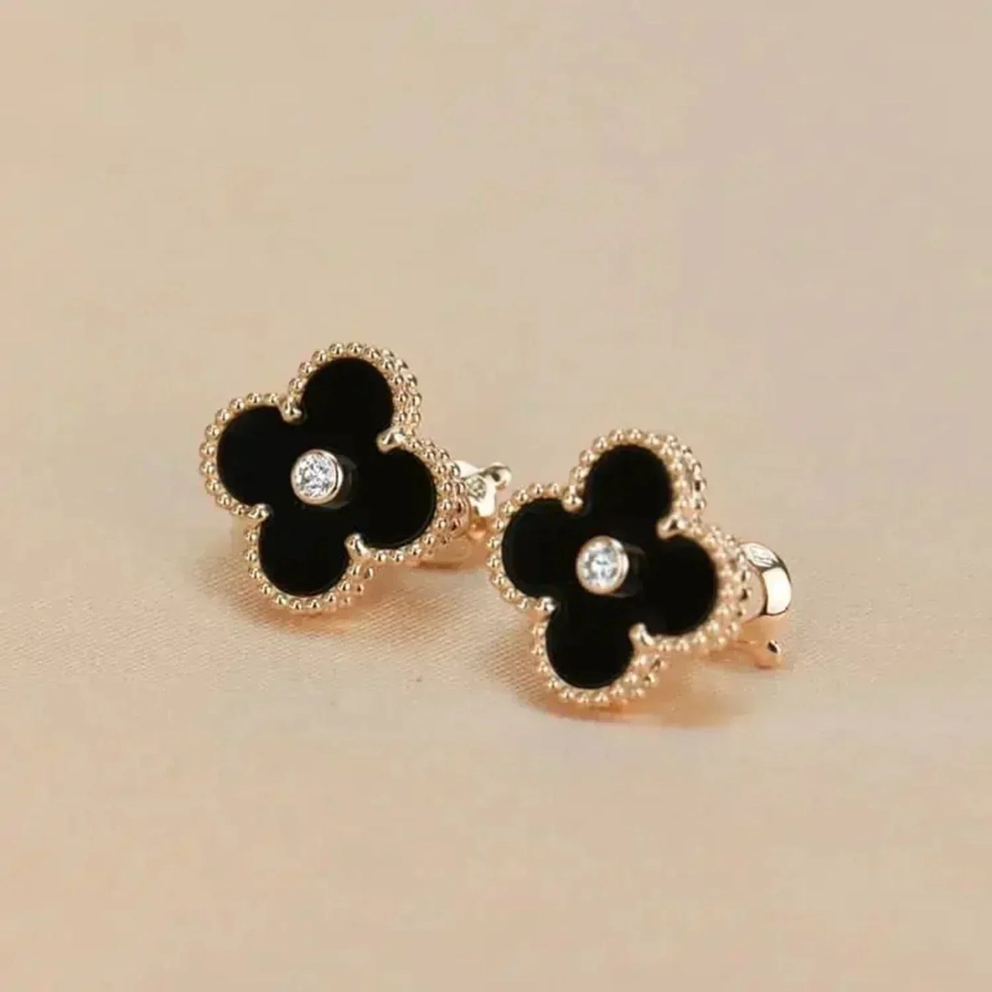 [Perla Lux]CLOVER MEDIUM 1 MOTIFS ONYX DIAMOND EARRINGS