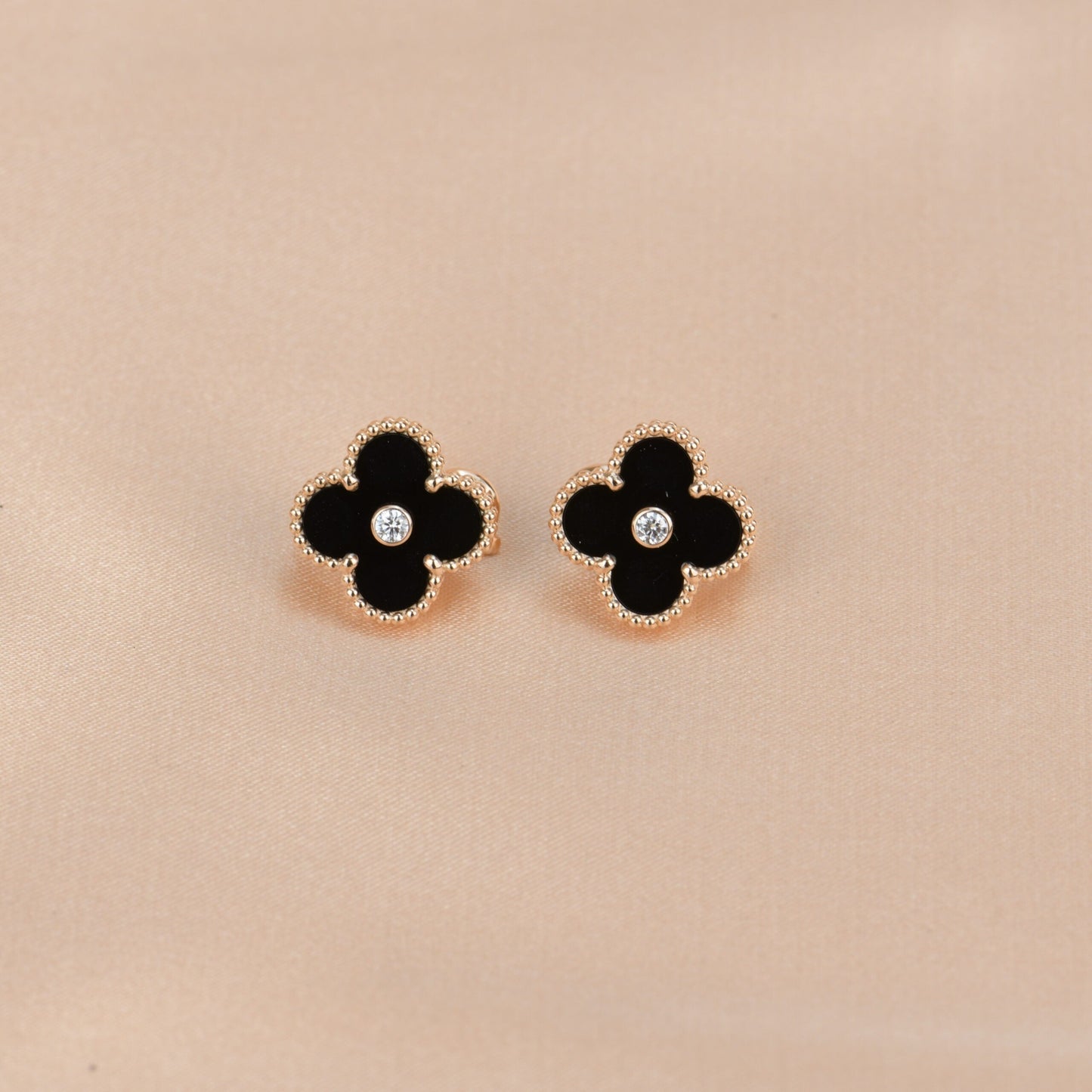 [Perla Lux]CLOVER MEDIUM 1 MOTIFS ONYX DIAMOND EARRINGS