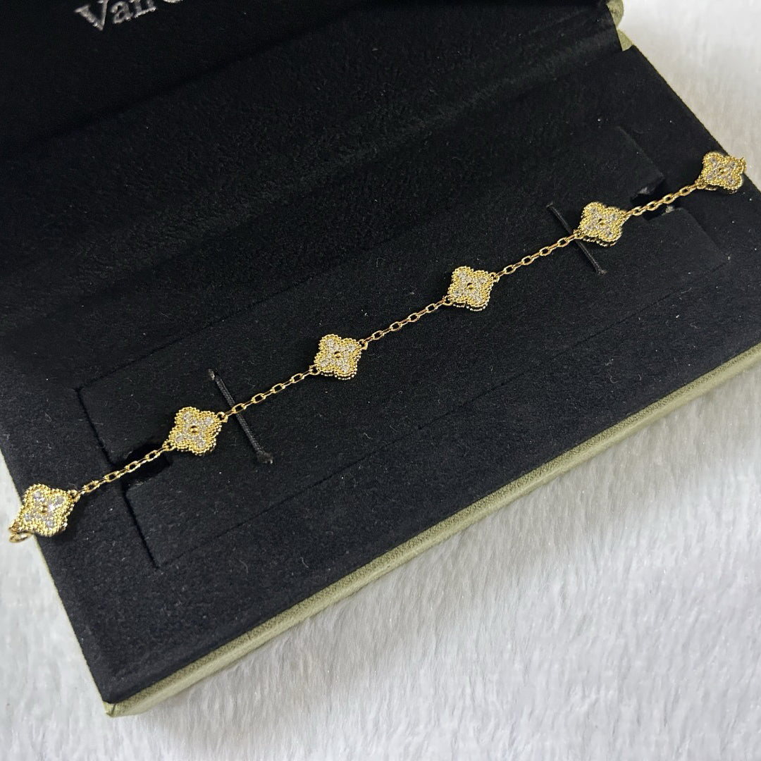 [Perla Lux]CLOVER 6 MOTIF DIAMOND BRACELET