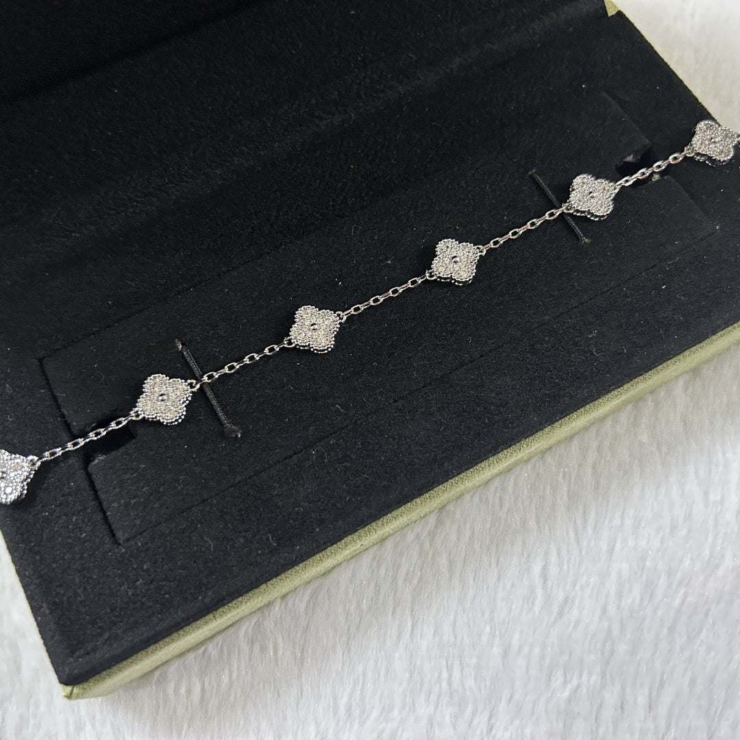 [Perla Lux]CLOVER 6 MOTIF DIAMOND BRACELET