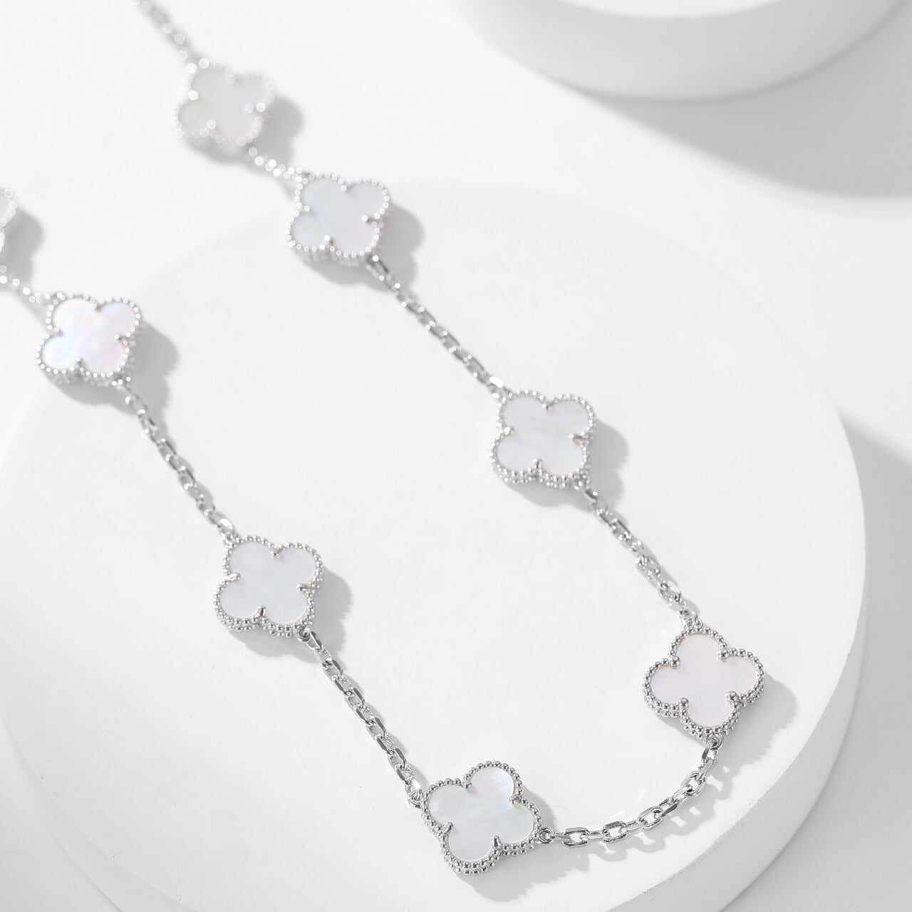 [Perla Lux]CLOVERS THE 10-MOTIFS WHITE MOTHER OF PEARL NECKLACE