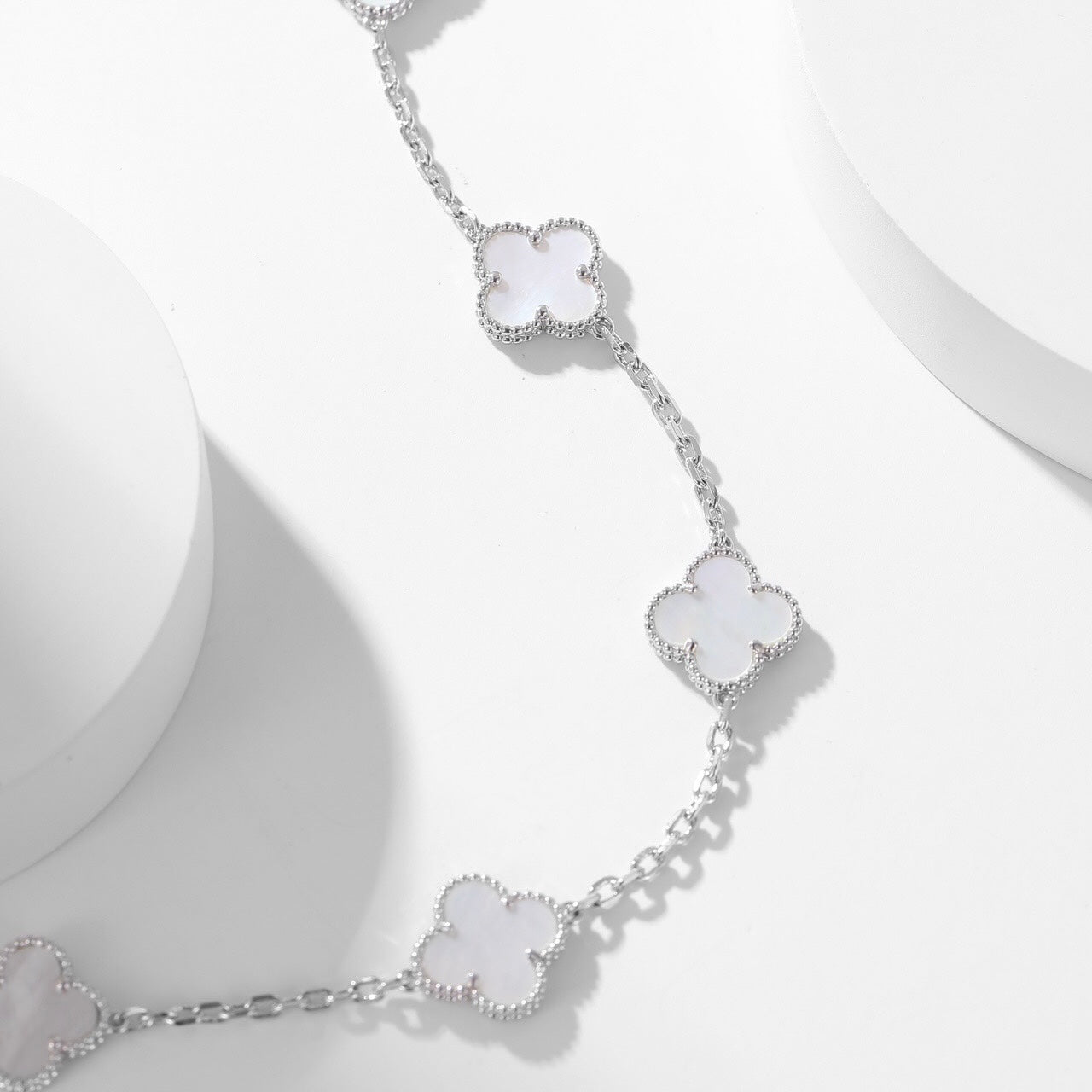 [Perla Lux]CLOVERS THE 10-MOTIFS WHITE MOTHER OF PEARL NECKLACE