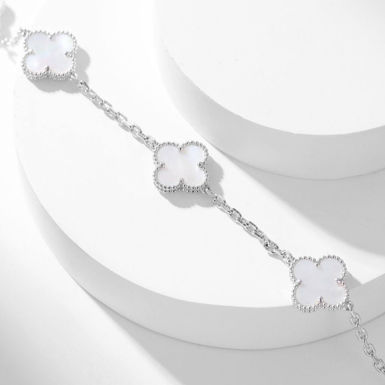 [Perla Lux]CLOVERS THE 10-MOTIFS WHITE MOTHER OF PEARL NECKLACE