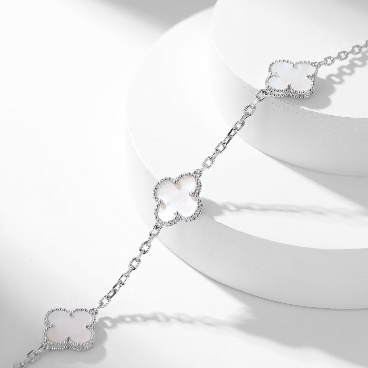 [Perla Lux]CLOVERS THE 10-MOTIFS WHITE MOTHER OF PEARL NECKLACE