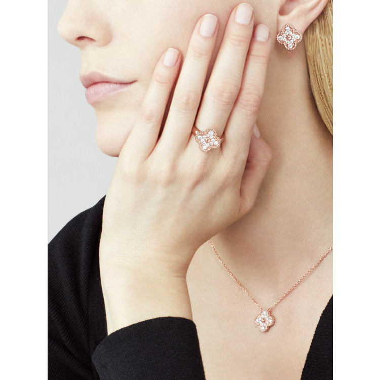[Perla Lux]CLOVER 15MM DIAMOND SINGLE FLOWER NECKLACE