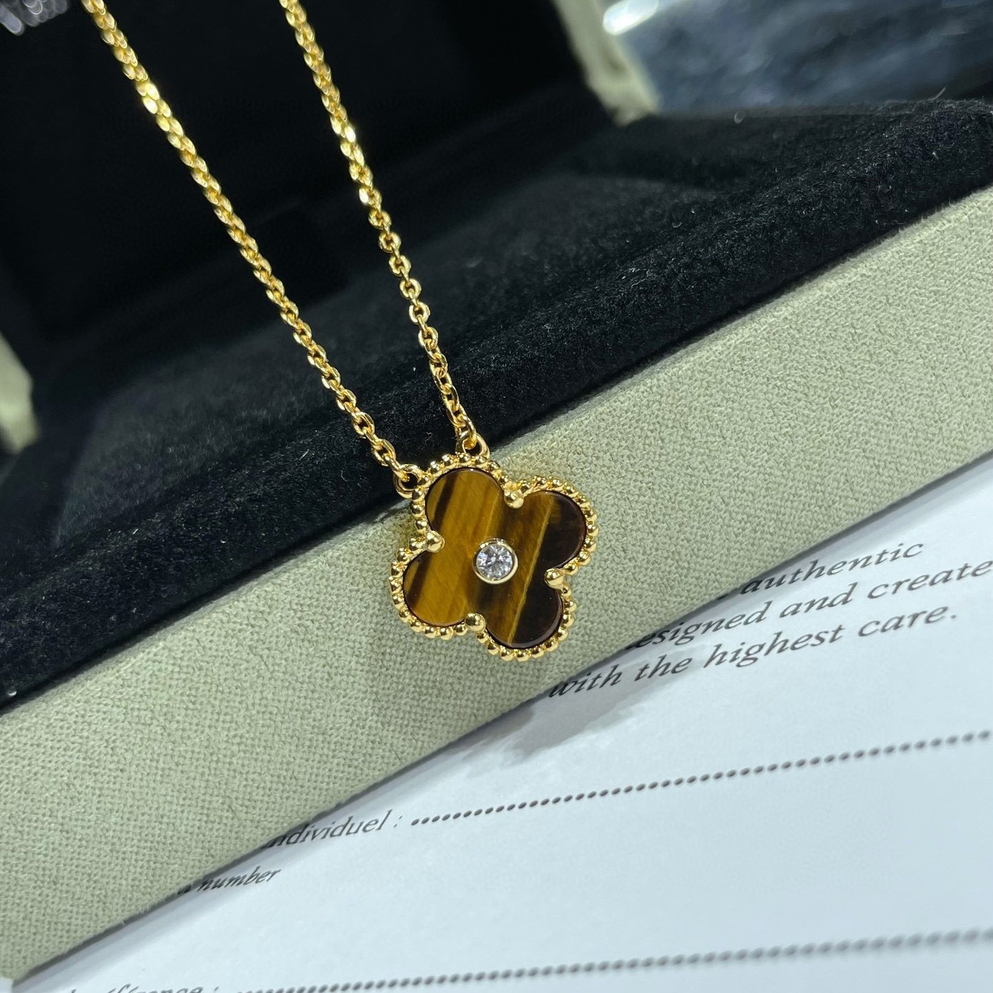 [Perla Lux]CLOVER 15MM DIAMOND AND YELLOW TIGER'S EYE AGATE necklace