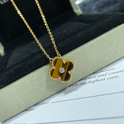 [Perla Lux]CLOVER 15MM DIAMOND AND YELLOW TIGER'S EYE AGATE necklace