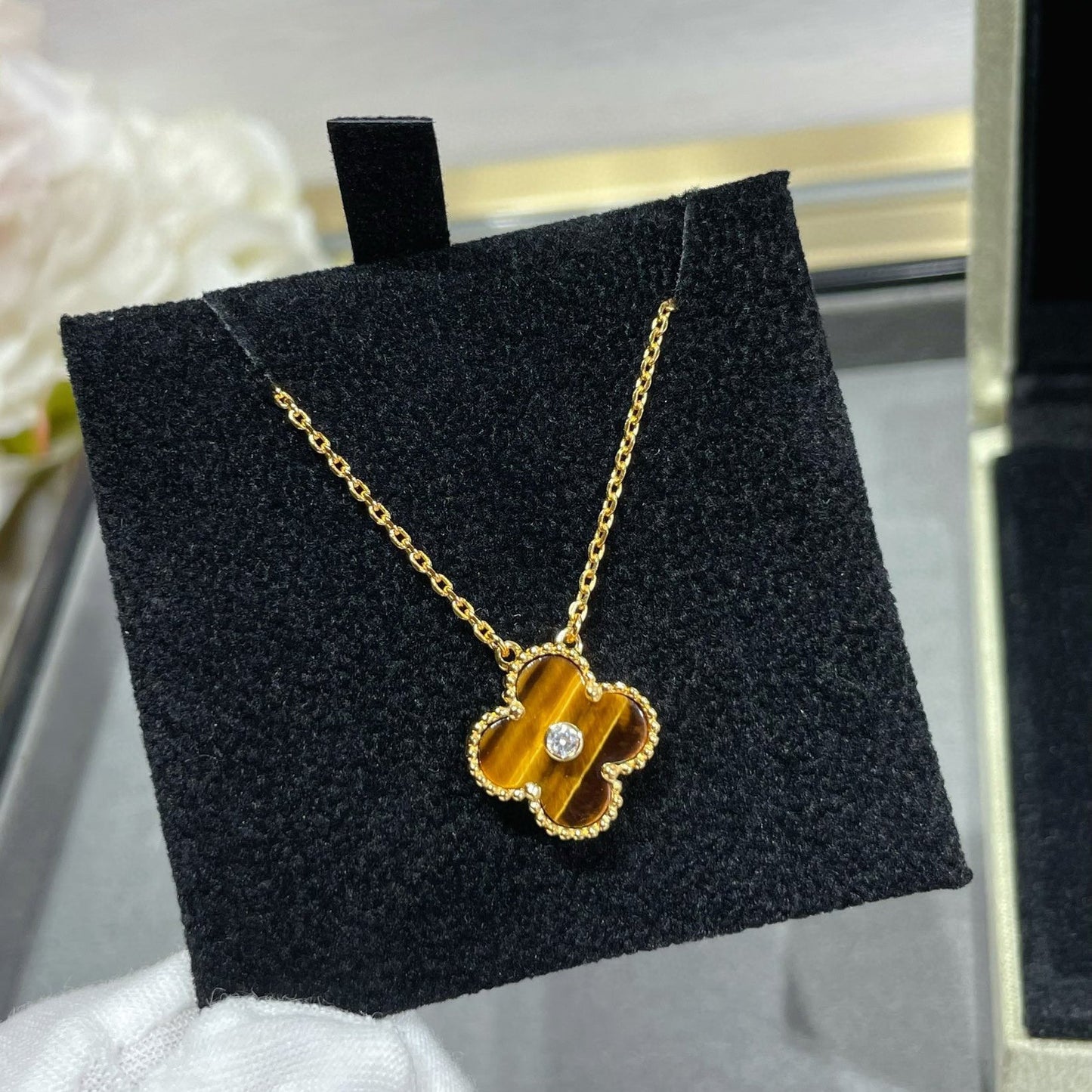 [Perla Lux]CLOVER 15MM DIAMOND AND YELLOW TIGER'S EYE AGATE necklace