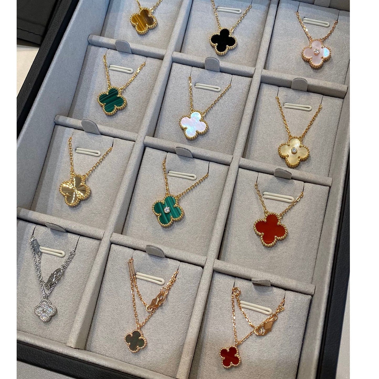 [Perla Lux]CLOVER 15MM LASER NECKLACE
