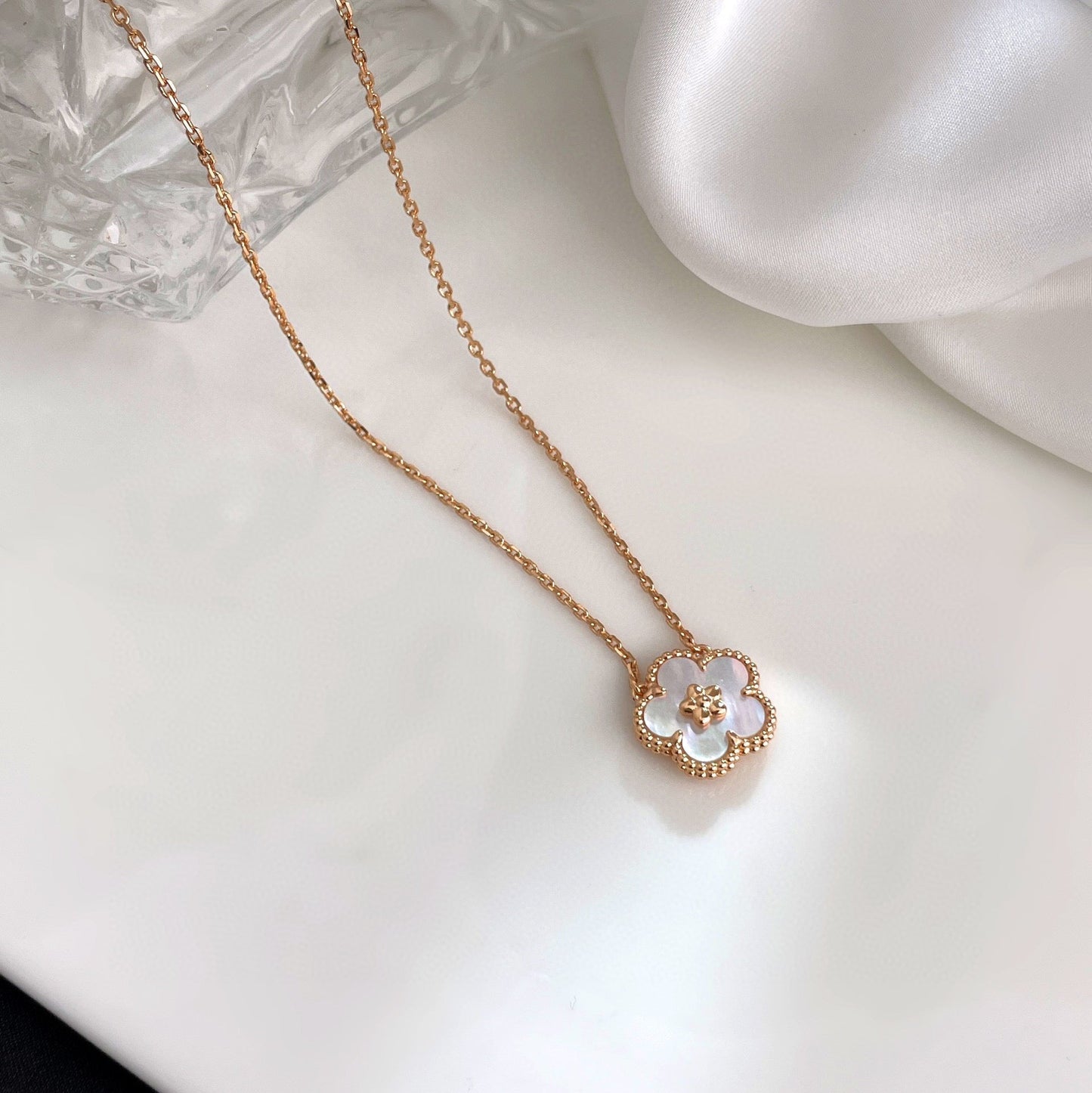 [Perla Lux]LUCKY  WHITE MOP  PLUM BLOSSOM NECKLACE