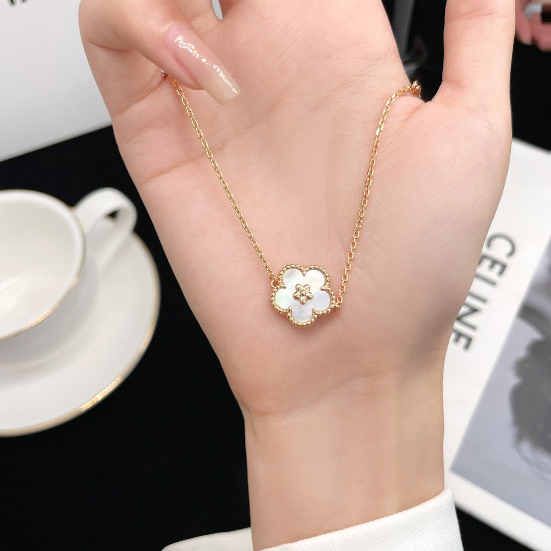 [Perla Lux]LUCKY WHITE MOP PLUM BLOSSOM  BRACELET
