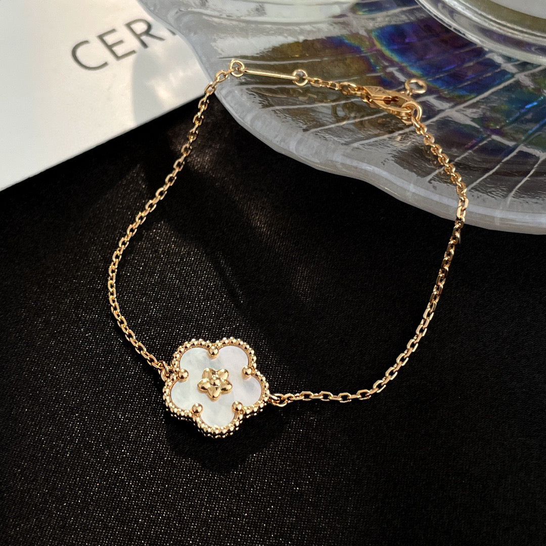 [Perla Lux]LUCKY WHITE MOP PLUM BLOSSOM  BRACELET