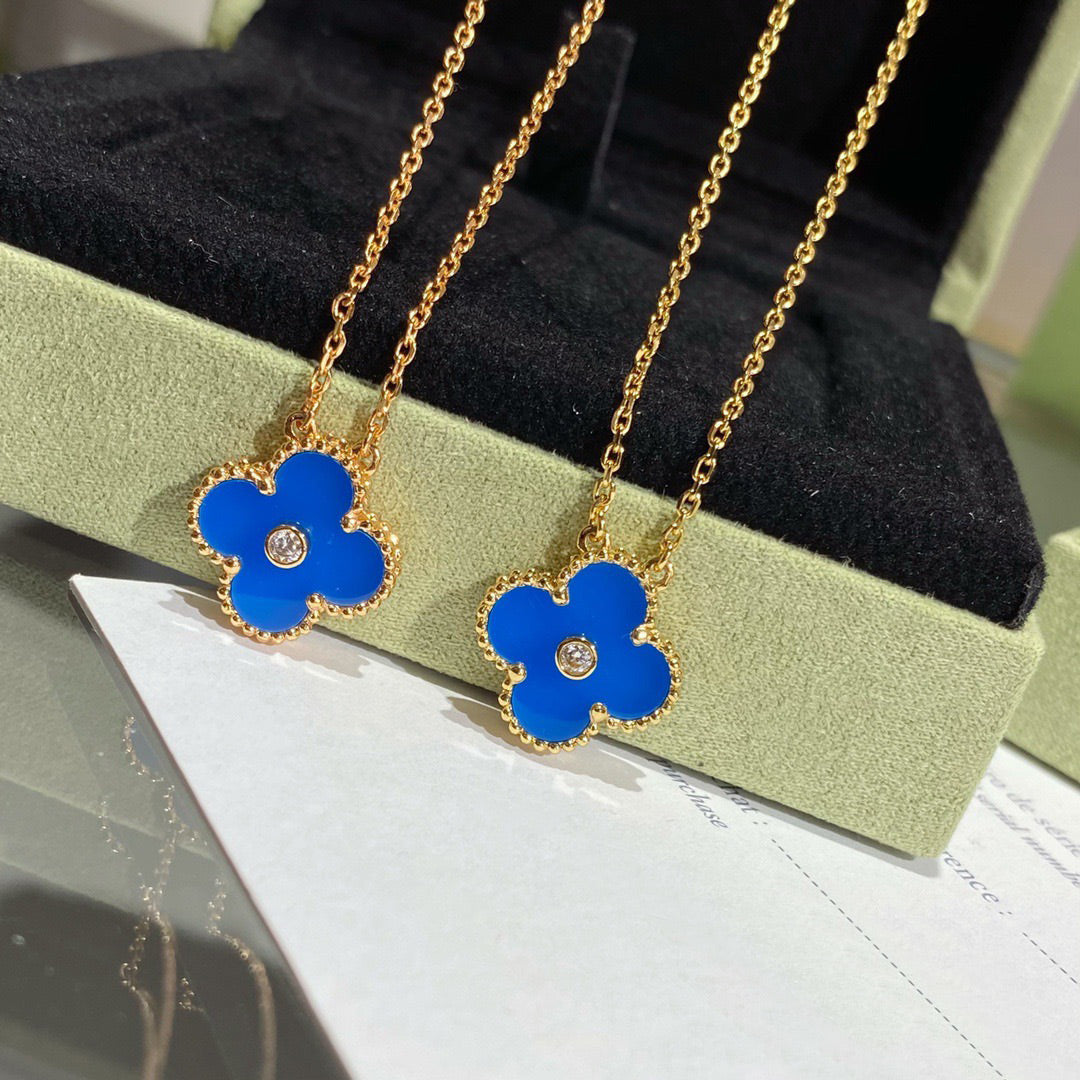 [Perla Lux]CLOVER 15MM DIAMOND AND BLUE AGATE NECKLACE
