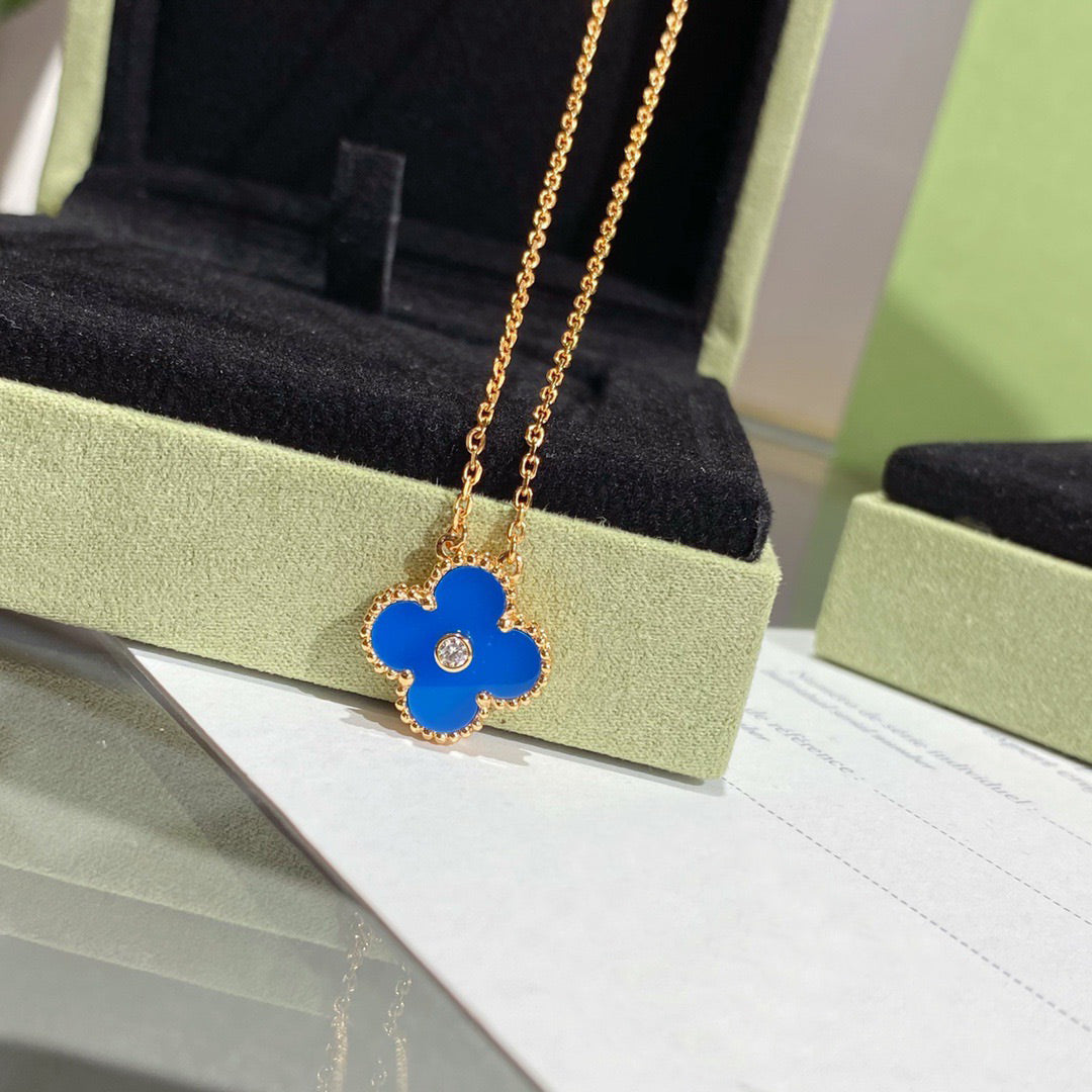 [Perla Lux]CLOVER 15MM DIAMOND AND BLUE AGATE NECKLACE