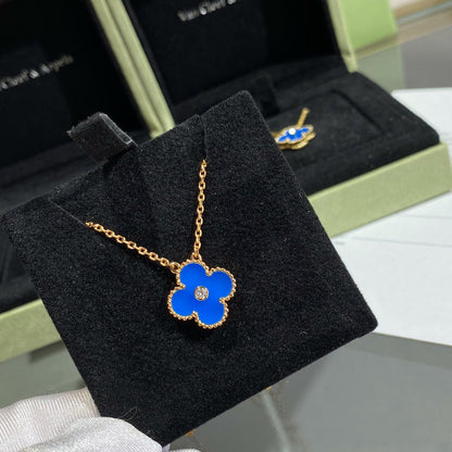 [Perla Lux]CLOVER 15MM DIAMOND AND BLUE AGATE NECKLACE