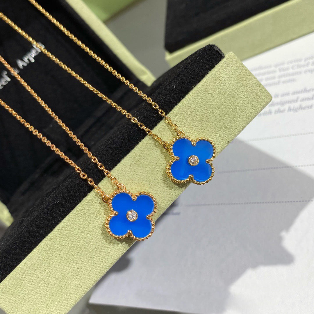 [Perla Lux]CLOVER 15MM DIAMOND AND BLUE AGATE NECKLACE