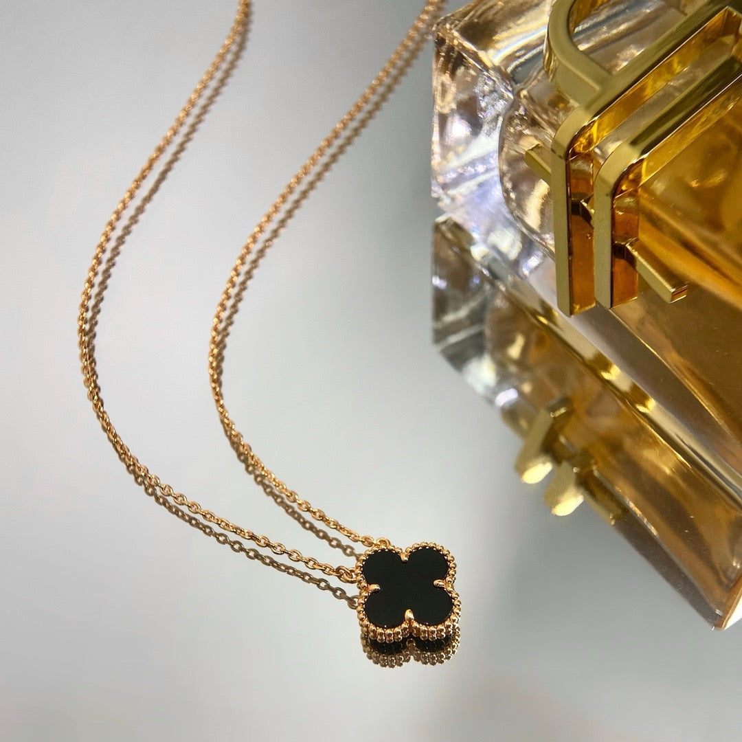 [Perla Lux]CLOVER 15MM BLACK ONYX SINGLE FLOWER NECKLACE