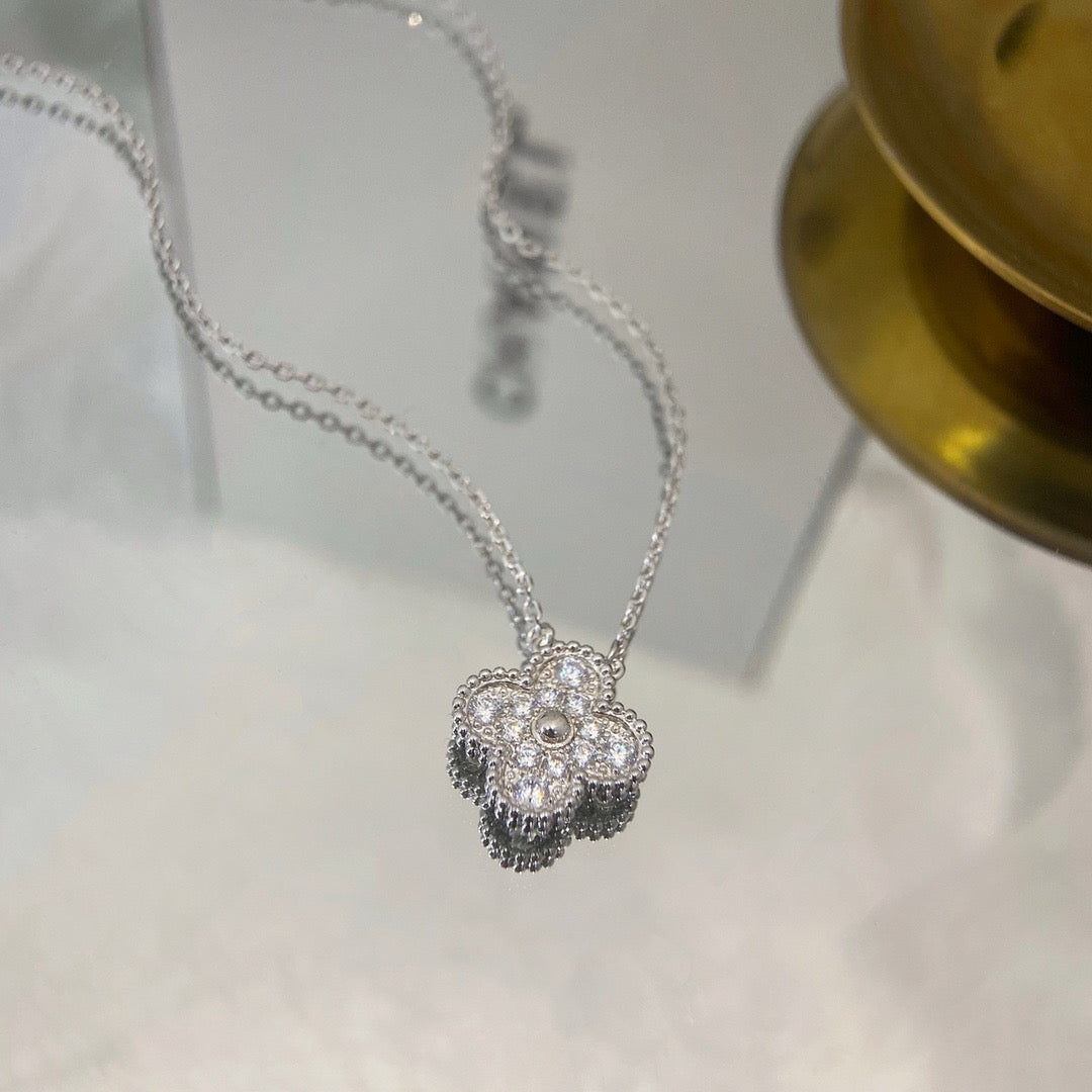 [Perla Lux]CLOVER 15MM DIAMOND SINGLE FLOWER NECKLACE