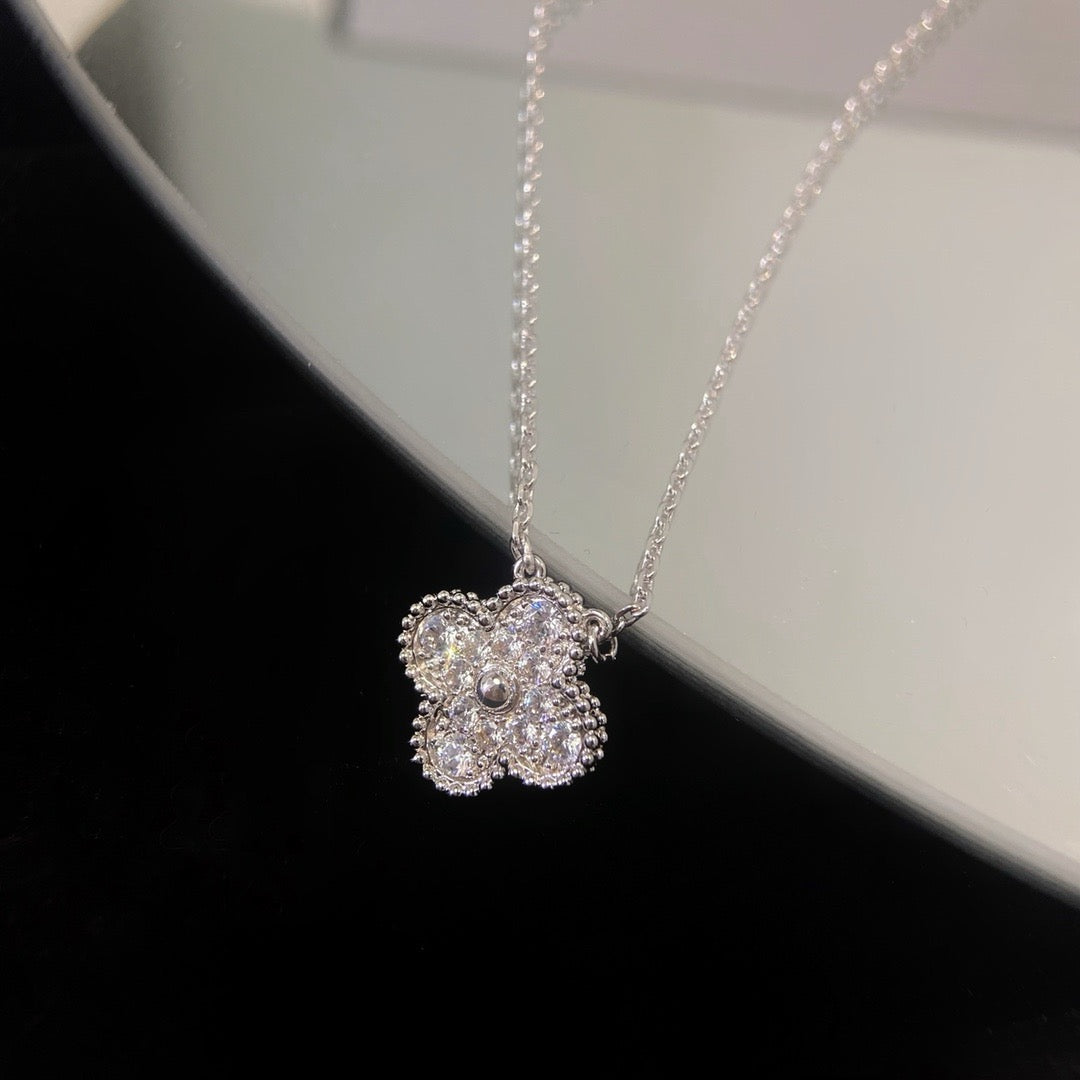 [Perla Lux]CLOVER 15MM DIAMOND SINGLE FLOWER NECKLACE