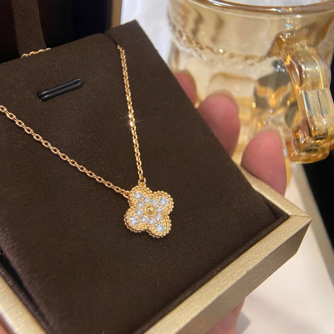 [Perla Lux]CLOVER 15MM DIAMOND SINGLE FLOWER NECKLACE