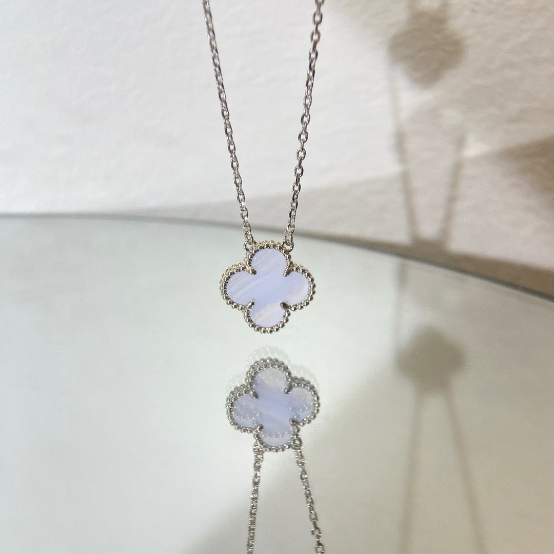 [Perla Lux]CLOVER 15MM BLUE CHALCEDONY NECKLACE SILVER