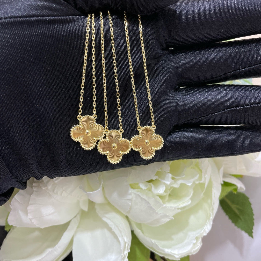 [Perla Lux]CLOVER 15MM LASER NECKLACE
