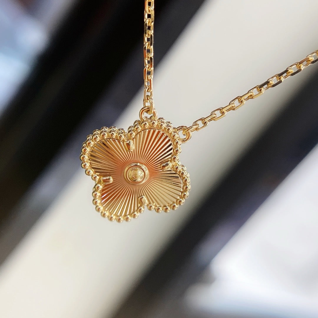 [Perla Lux]CLOVER 15MM LASER NECKLACE