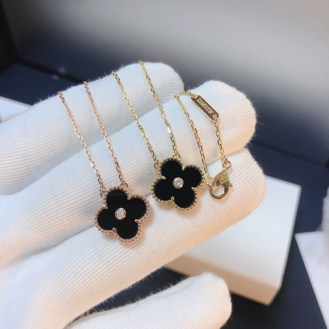 [Perla Lux]CLOVER 15MM DIAMOND ONYX NECKLACE