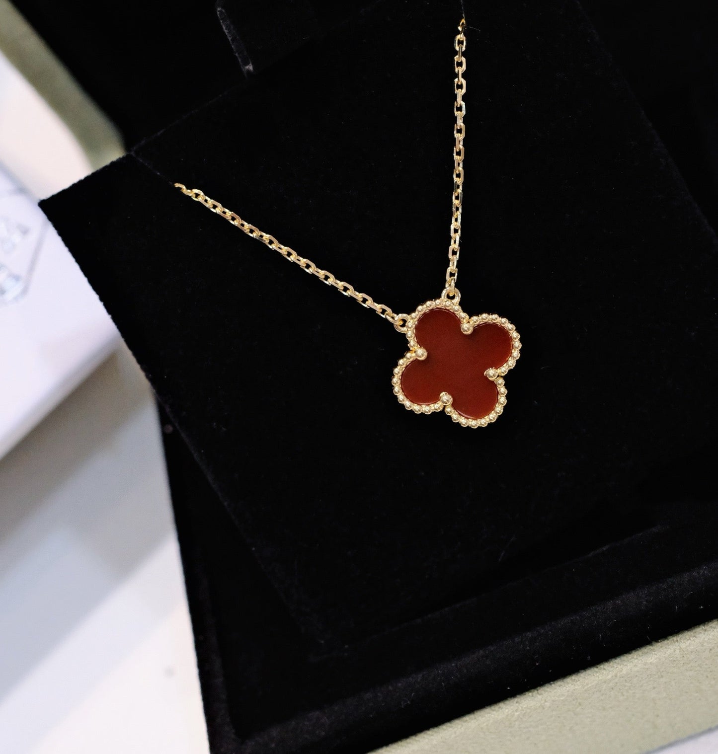 [Perla Lux]CLOVER 15MM CARNELIAN SINGLE FLOWER NECKLACE