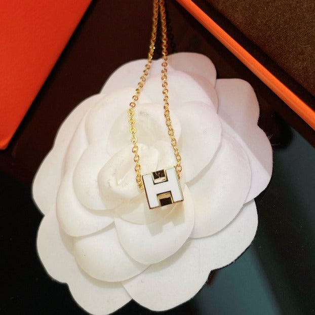 [Perla Lux]H WHITE SQUARE GOLD NECKLACE