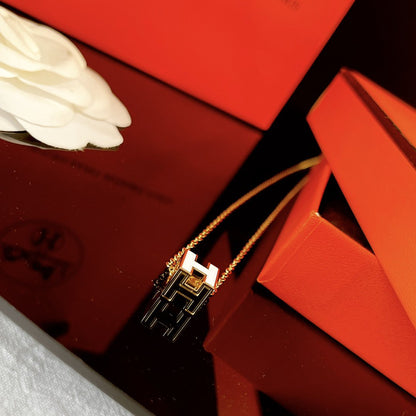 [Perla Lux]H WHITE SQUARE GOLD NECKLACE