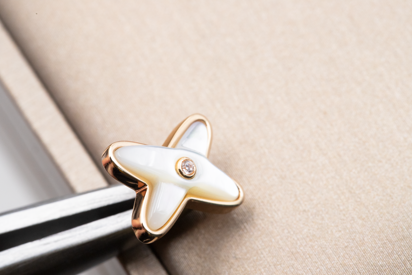 [Perla Lux]JEUX DE WHITE MOP ROSE GOLD DIAMOND EARRINGS