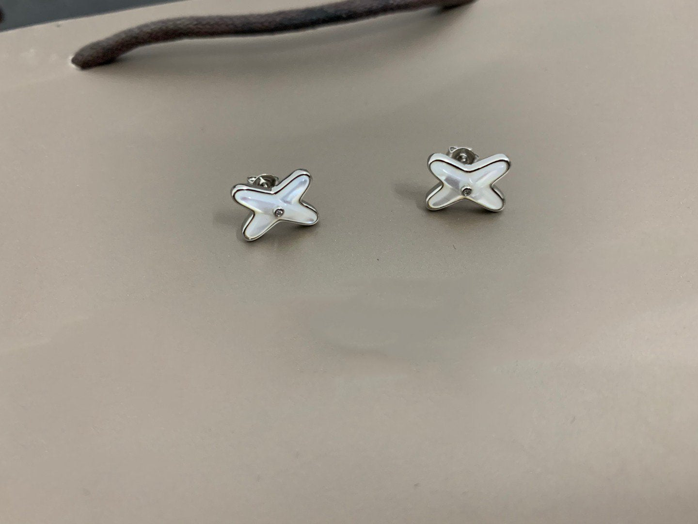 [Perla Lux]JEUX DE WHITE MOP SILVER DIAMOND EARRINGS