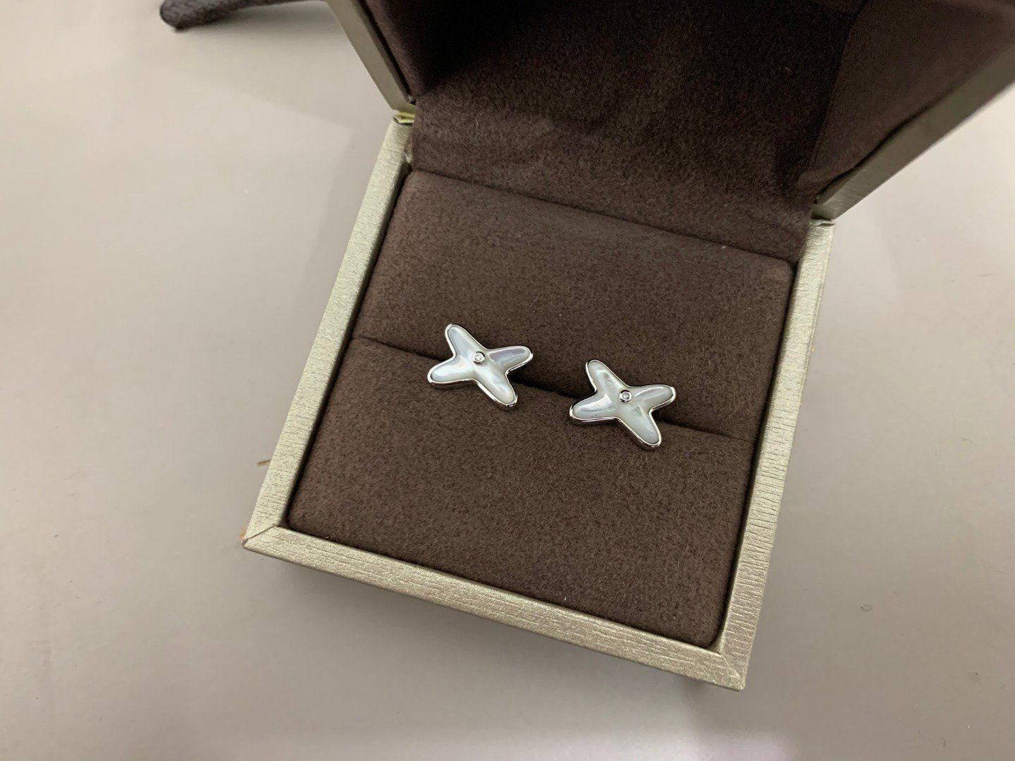 [Perla Lux]JEUX DE WHITE MOP SILVER DIAMOND EARRINGS