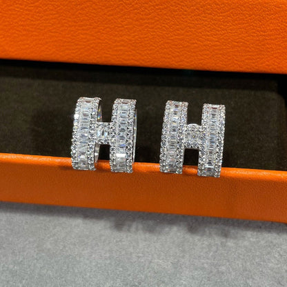 [Perla Lux]H STUD EARRINGS WITH SILVER DIAMONDS