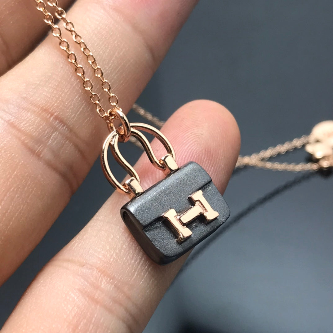 [Perla Lux]WOMEN'S HM AMULETTES CONSTANCE PENDANT NECKLACE