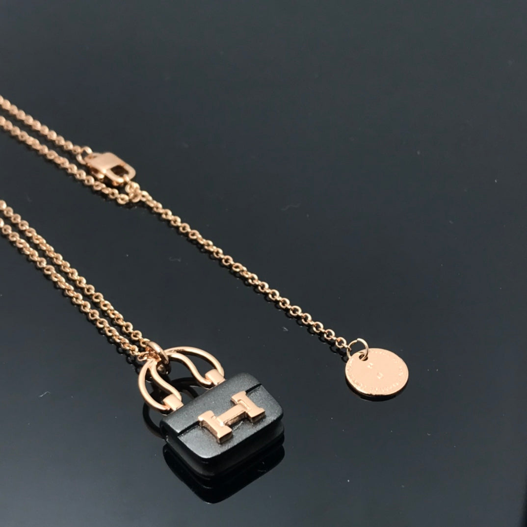 [Perla Lux]WOMEN'S HM AMULETTES CONSTANCE PENDANT NECKLACE