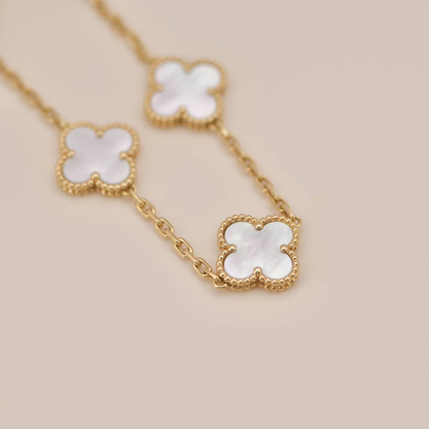 [Perla Lux]CLOVER  5 MOTIF WHITE MOP BRACELET