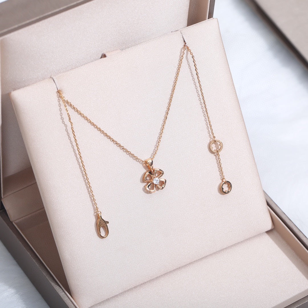 [Perla Lux]FIOREVER NECKLACE DIAMOND CENTER