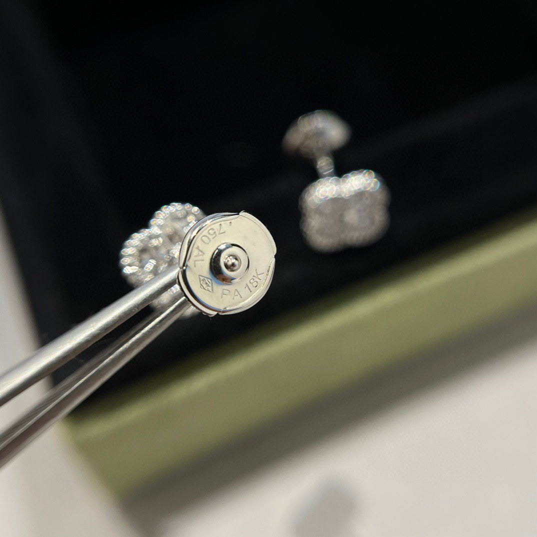 [Perla Lux]CLOVER MINI DIAMOND STUD EARRINGS