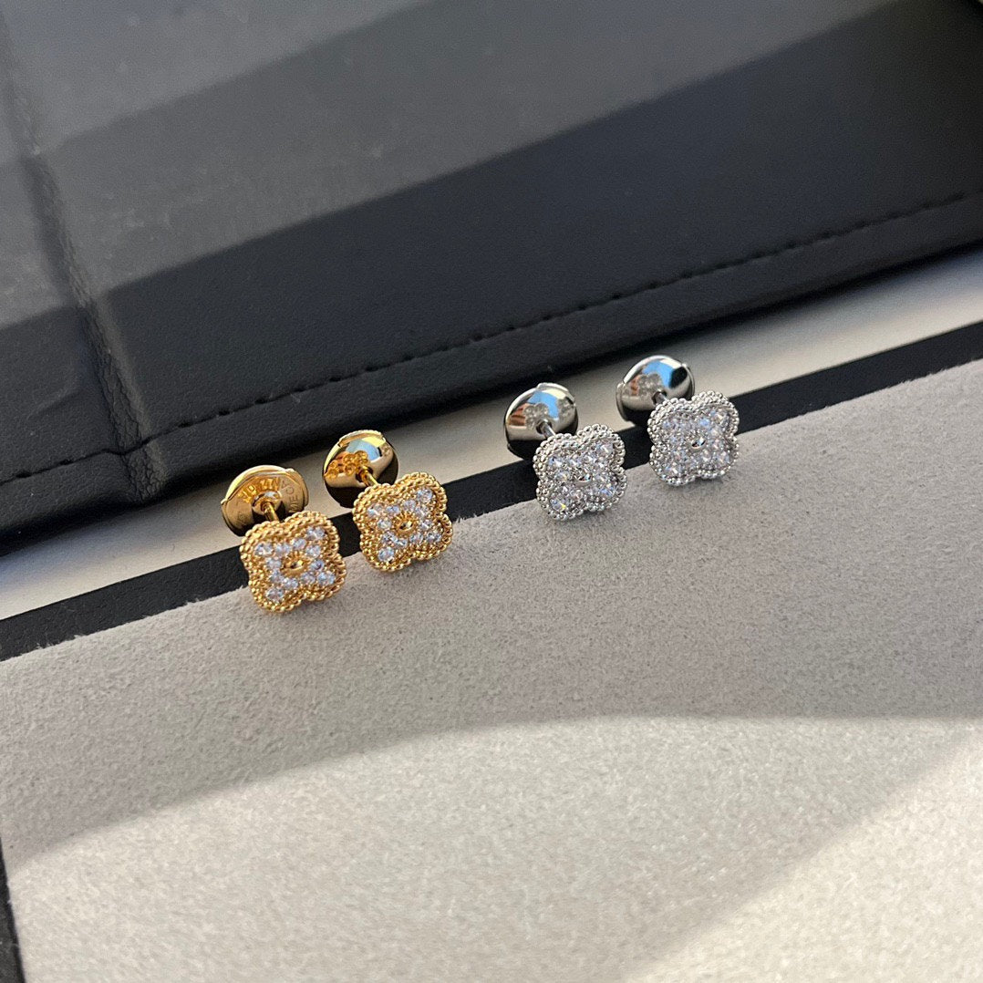 [Perla Lux]CLOVER MINI DIAMOND STUD EARRINGS