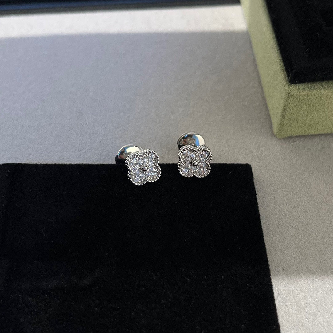 [Perla Lux]CLOVER MINI DIAMOND STUD EARRINGS